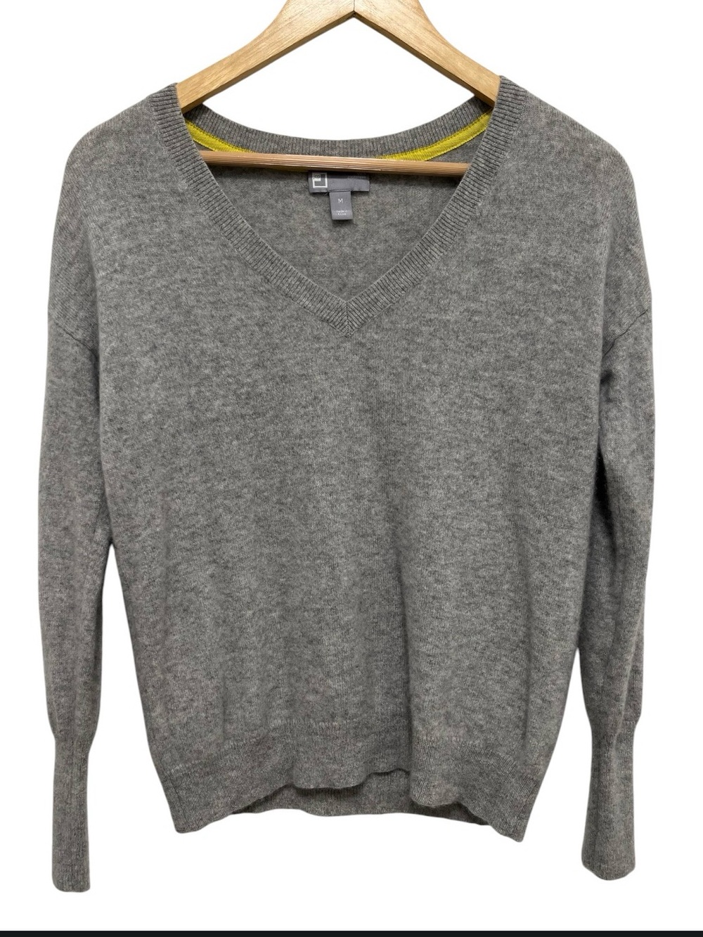 100% Cashmere Gray V Neck Sweater Size Medium